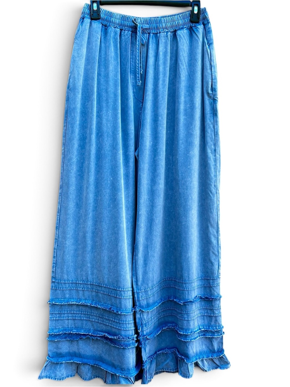 Wide-Leg Jeans with Ruffle Hem
